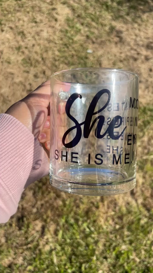 She is me. I am she - Transparente